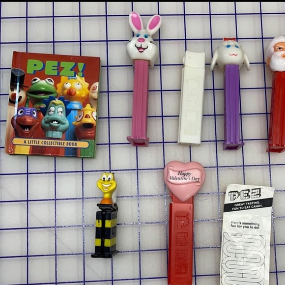 Pez bundle. dispensers hallmark book lot Easter bunny Santa honey bee snowman - Picture 8 of 8